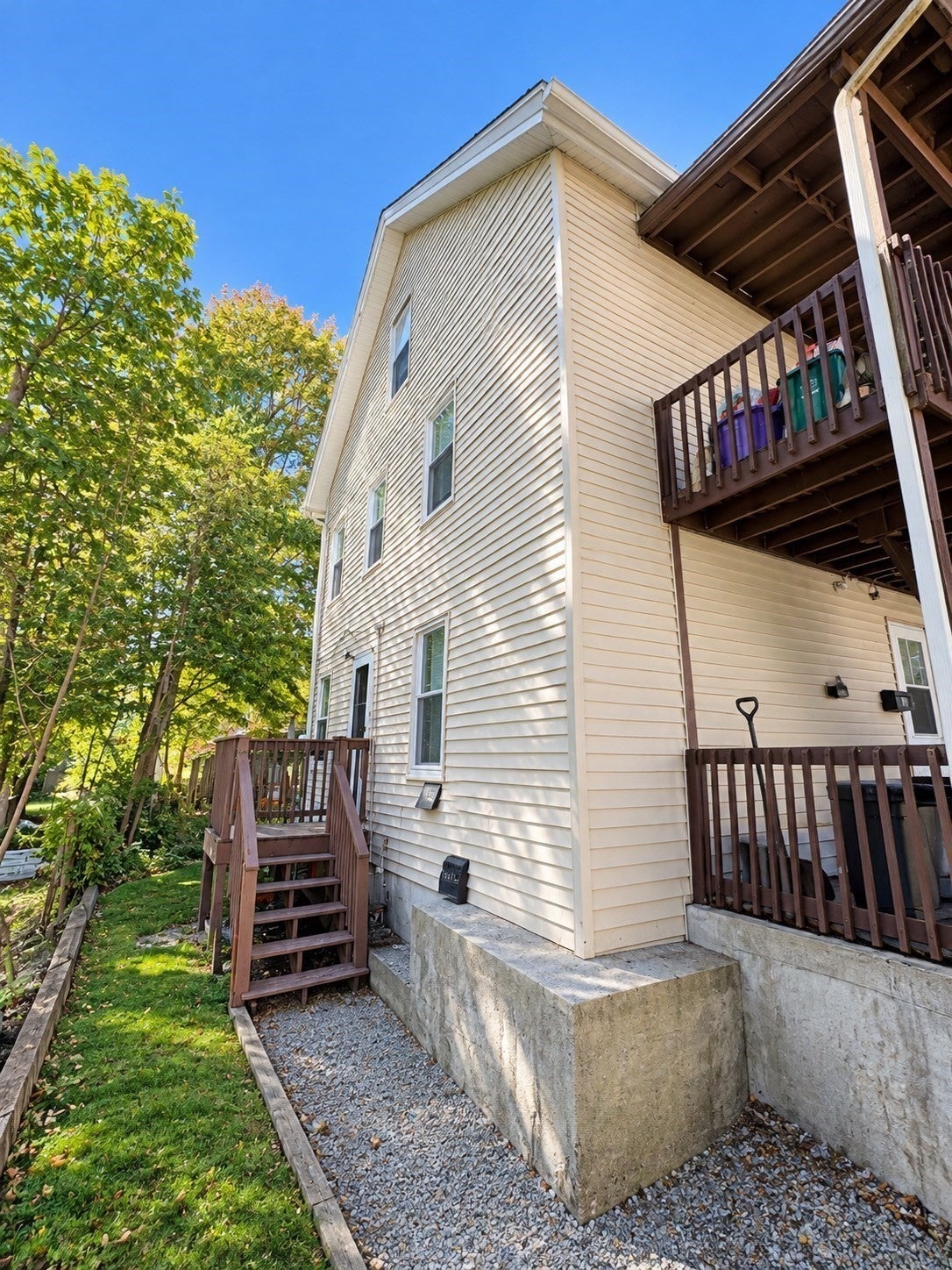 5-7 Thenius St