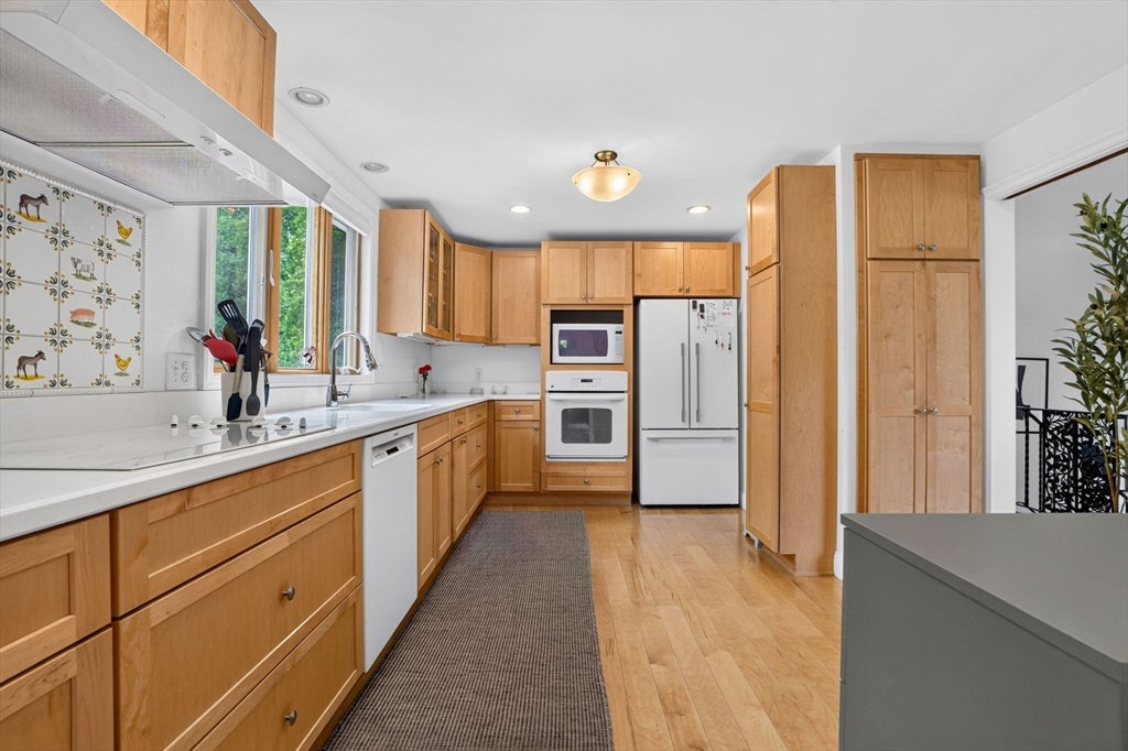 29 Brook Street, Wellesley, MA Photo #11