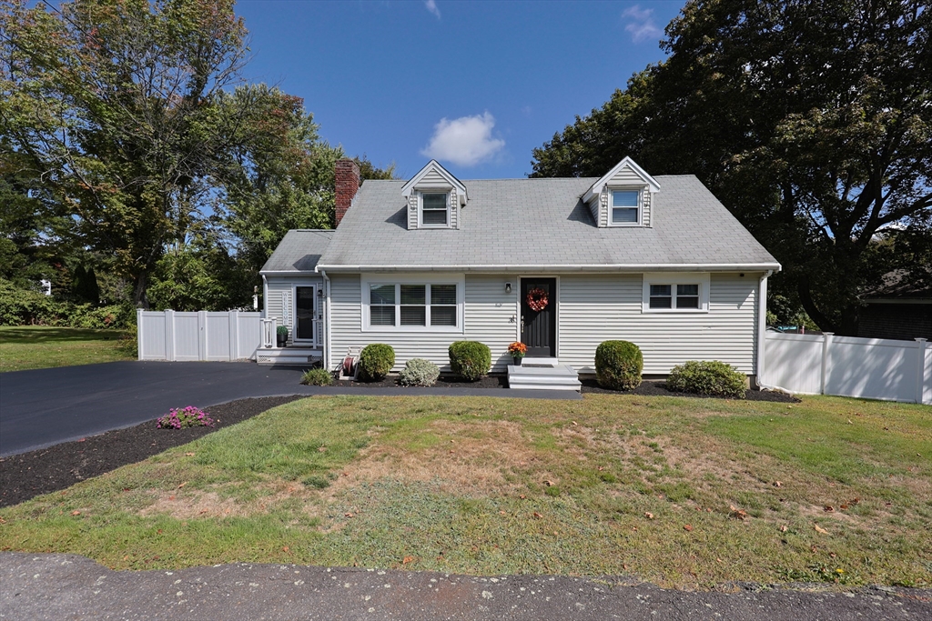 Marlborough, Massachusetts 01752, United States, 4 Bedrooms Bedrooms, ,2 BathroomsBathrooms,Residential,Pending,216239