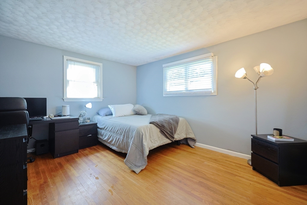 Marlborough, Massachusetts 01752, United States, 4 Bedrooms Bedrooms, ,2 BathroomsBathrooms,Residential,Pending,216239