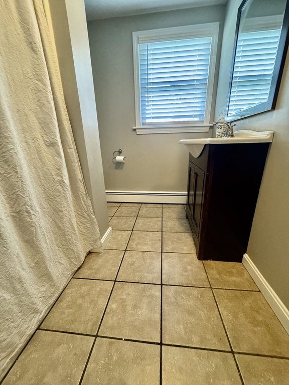 Marlborough, Massachusetts 01752, United States, 4 Bedrooms Bedrooms, ,2 BathroomsBathrooms,Residential,Pending,216239