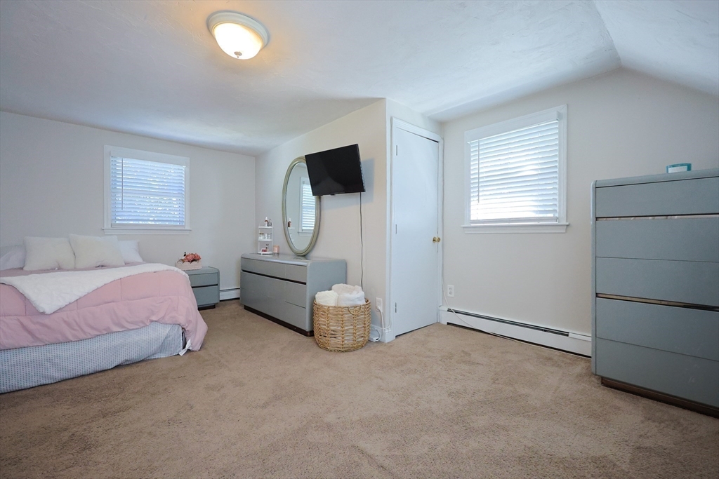 Marlborough, Massachusetts 01752, United States, 4 Bedrooms Bedrooms, ,2 BathroomsBathrooms,Residential,Pending,216239