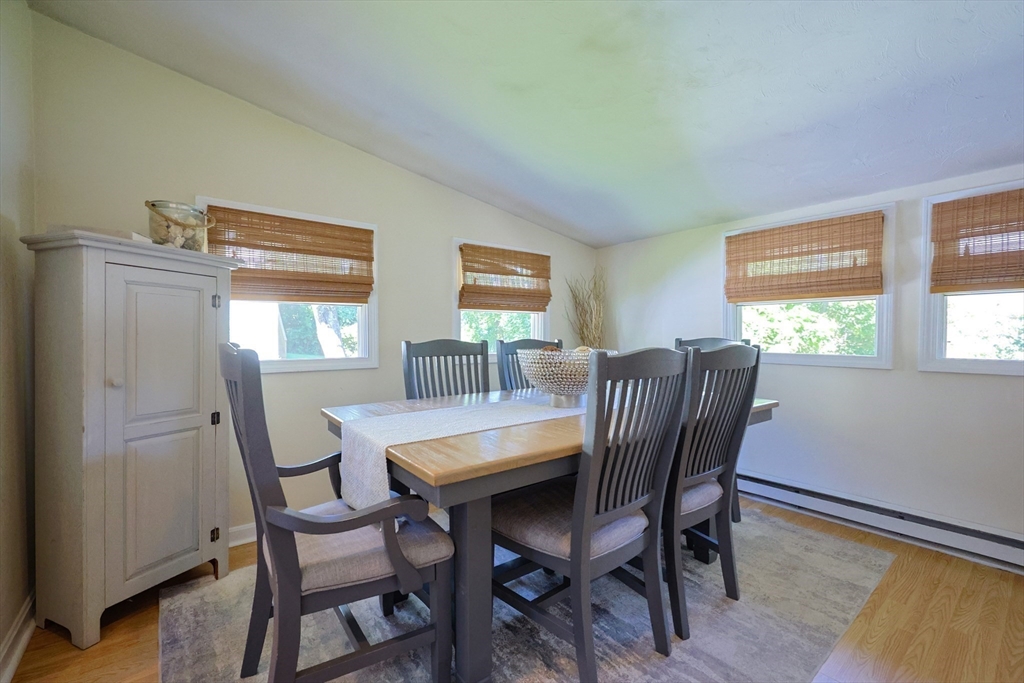 Marlborough, Massachusetts 01752, United States, 4 Bedrooms Bedrooms, ,2 BathroomsBathrooms,Residential,Pending,216239