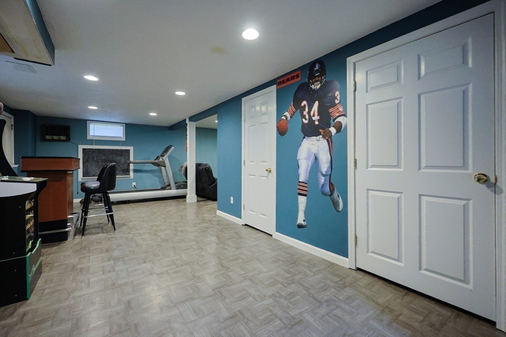 Marlborough, Massachusetts 01752, United States, 4 Bedrooms Bedrooms, ,2 BathroomsBathrooms,Residential,Pending,216239