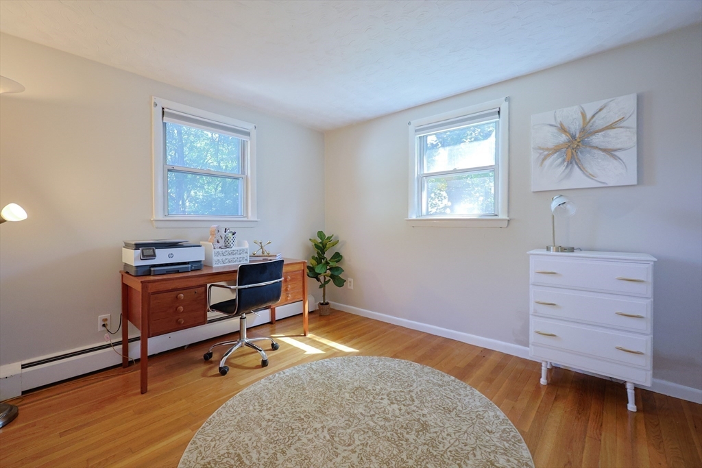 Marlborough, Massachusetts 01752, United States, 4 Bedrooms Bedrooms, ,2 BathroomsBathrooms,Residential,Pending,216239