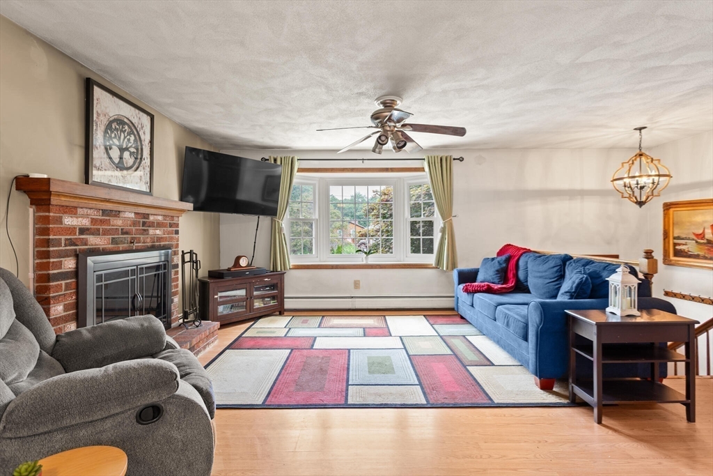 2 Glen Eagle Cir