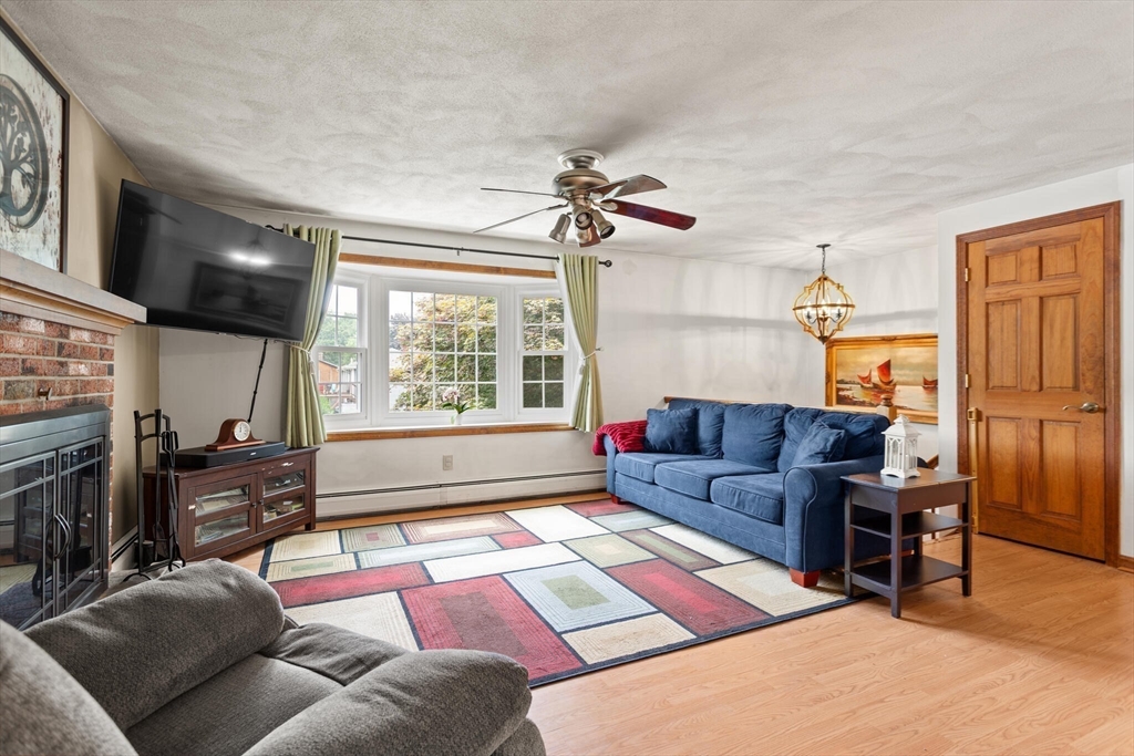 2 Glen Eagle Cir