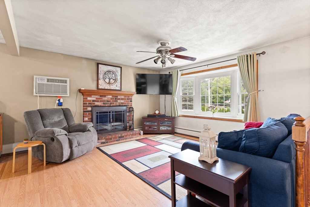 2 Glen Eagle Cir