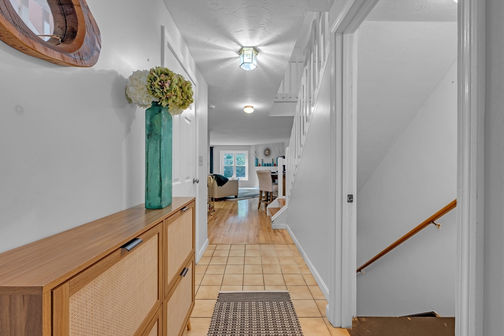 8 Woodcrest Dr 8