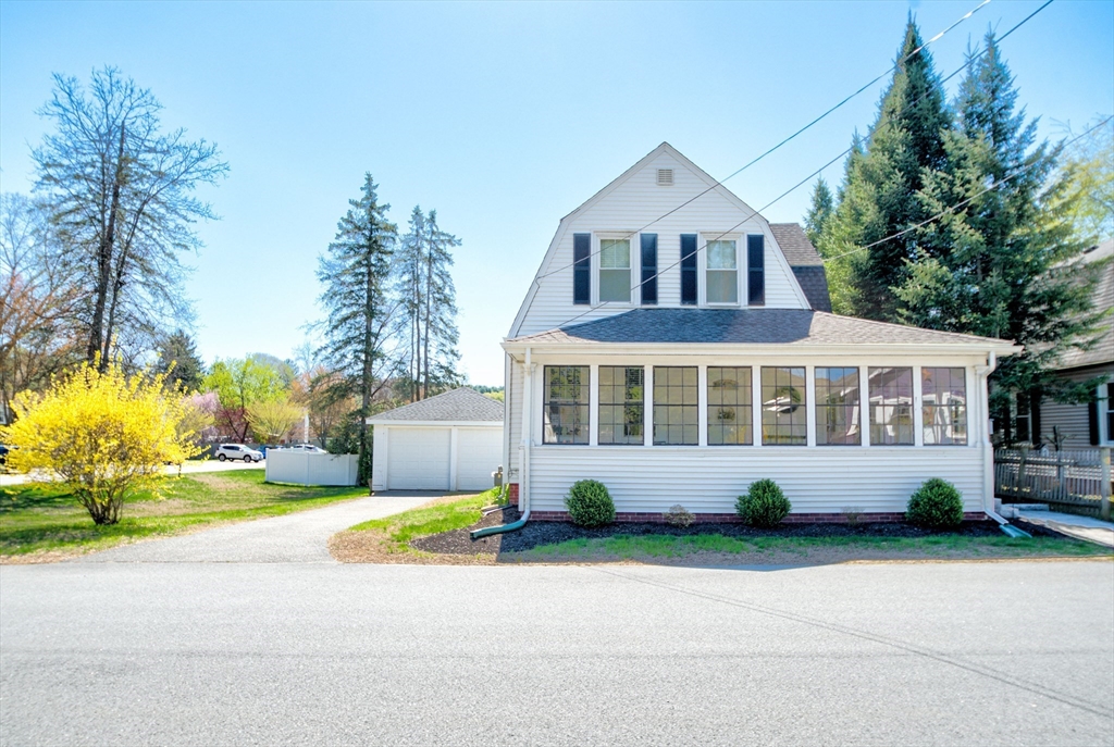 25 Woods Ave