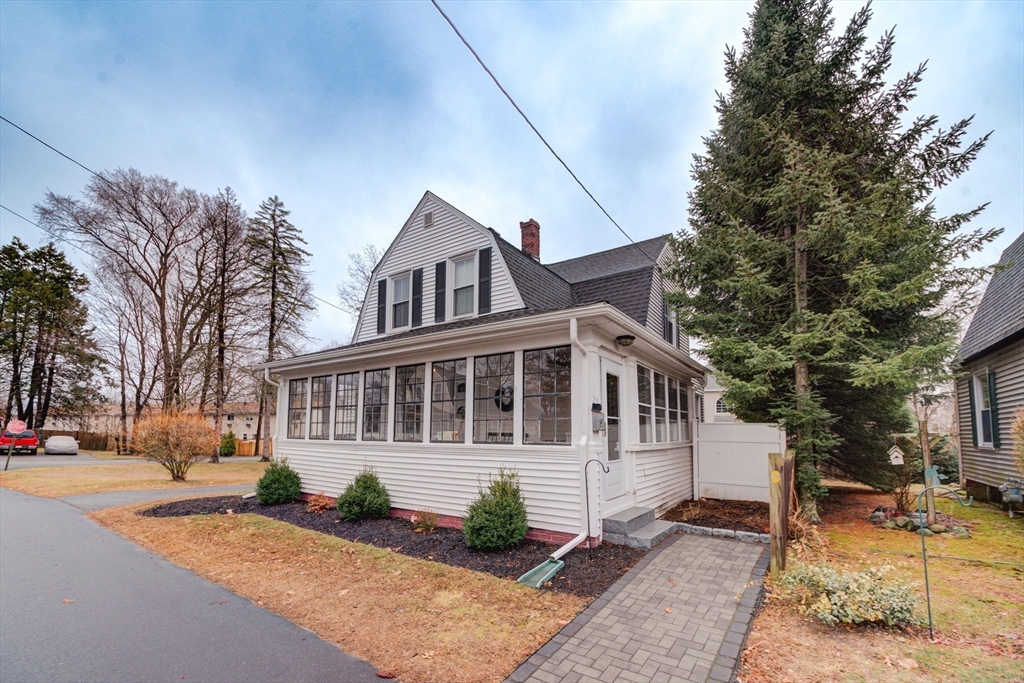 25 Woods Ave