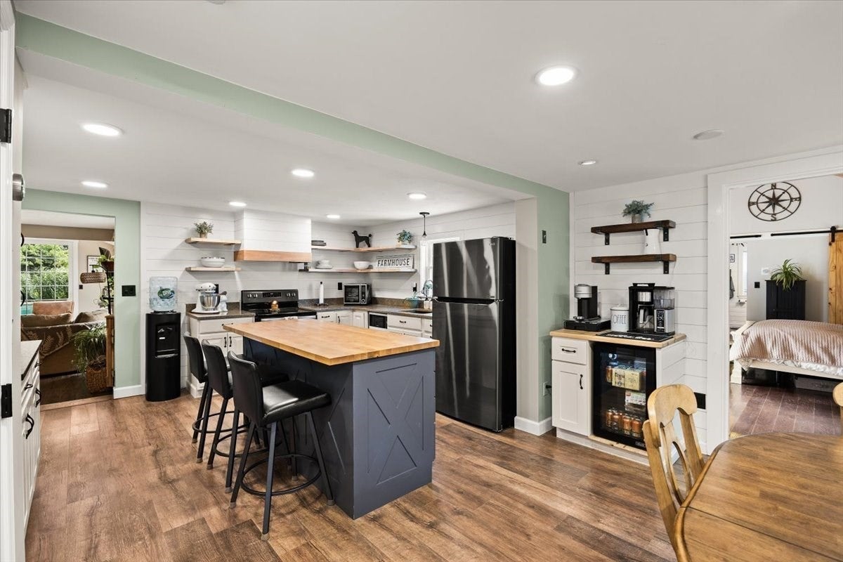 60 Rhode Island Rd, Lakeville, MA Photo #9