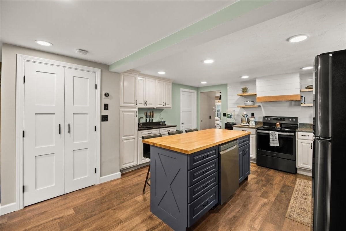 60 Rhode Island Rd, Lakeville, MA Photo #8