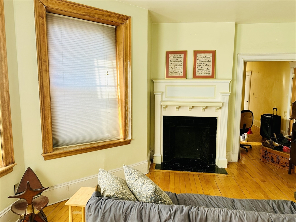 1161 Commonwealth Ave 1