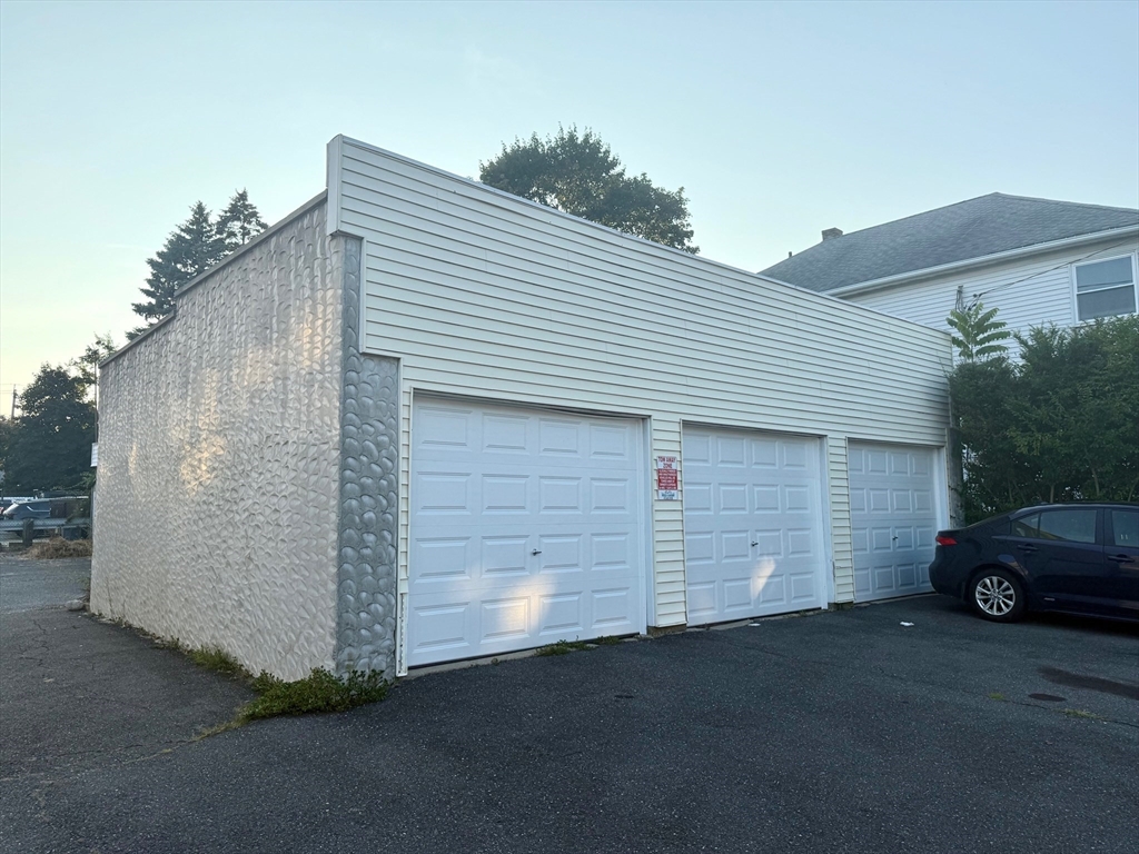 313-319 East St