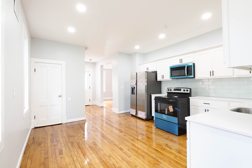 169 Montgomery St