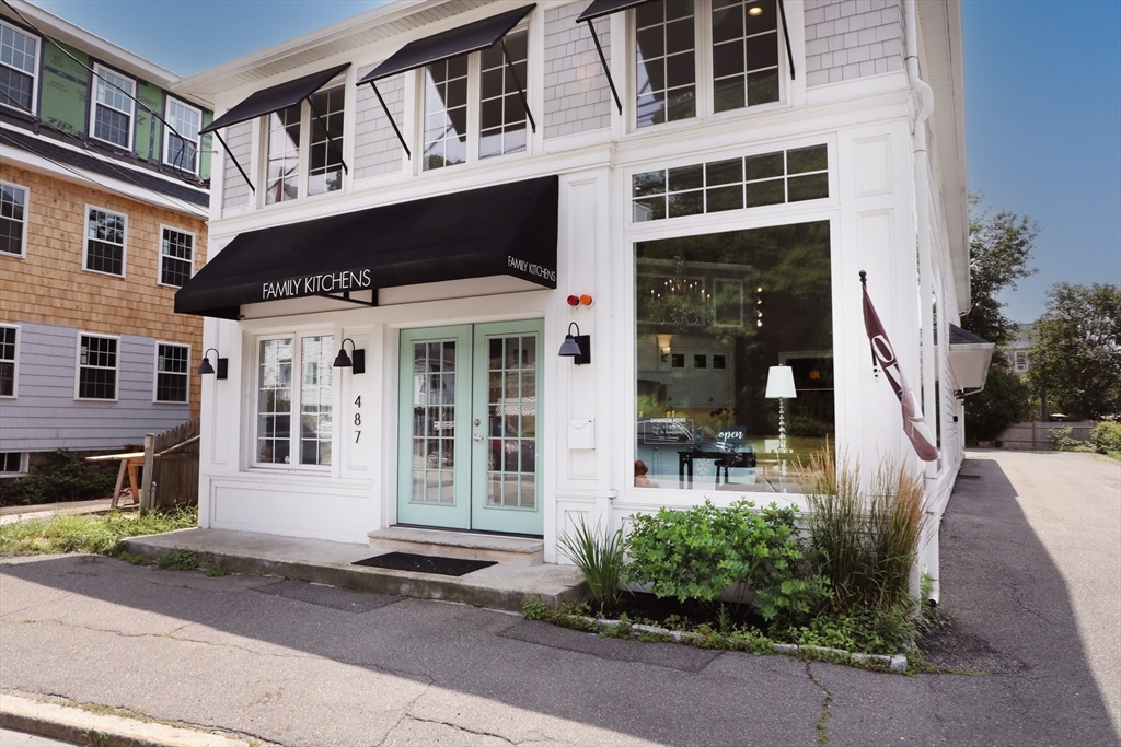 487 Humphrey St