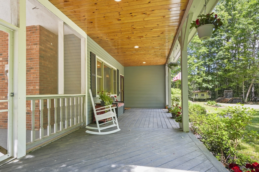 31 Ragged Hill Rd