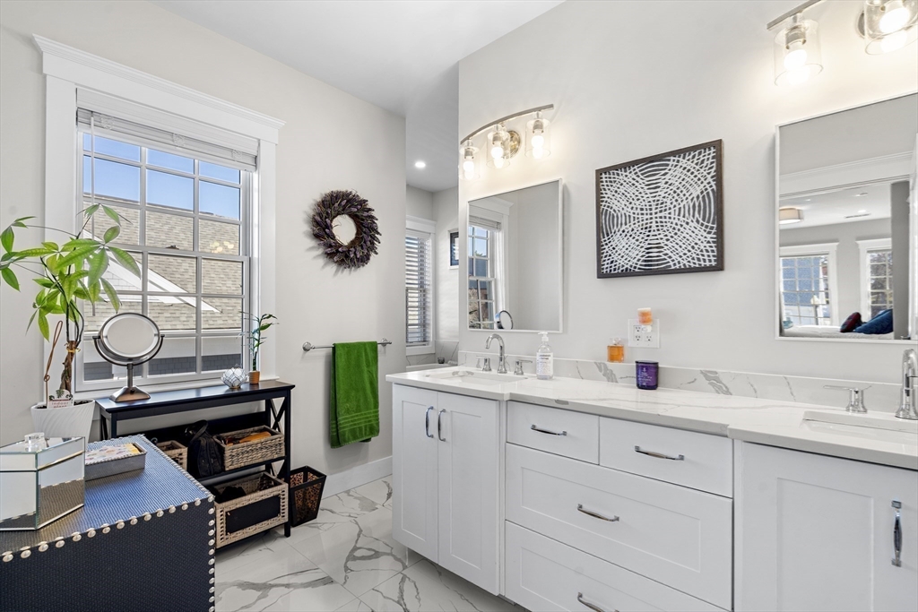 298 Washington St 208