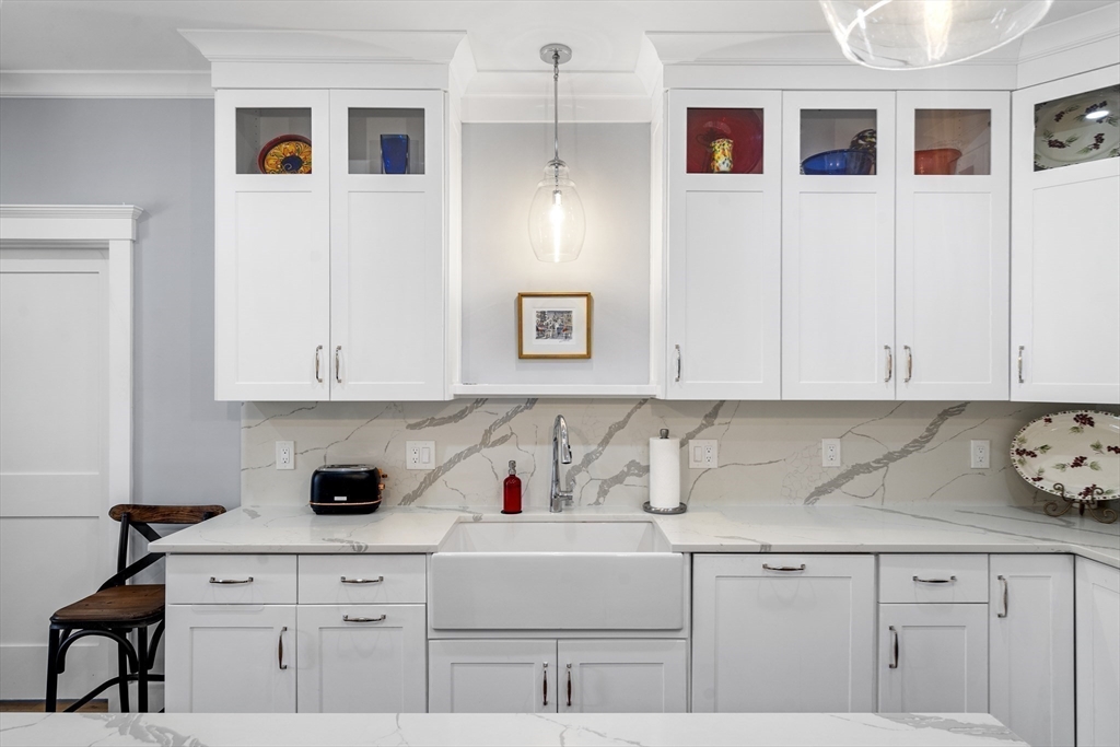 298 Washington St 208