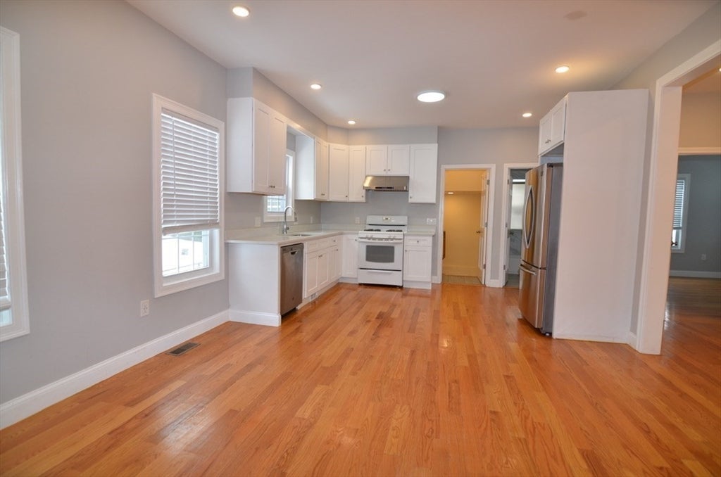 Photo of 2 Antwerp St, Milton, MA