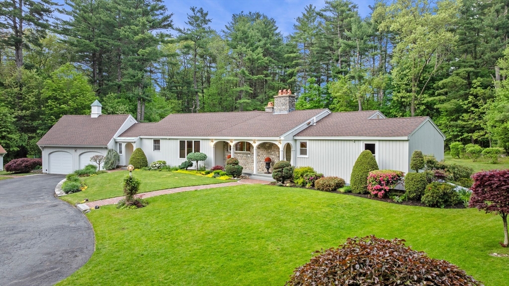 15 Lockwood Ln