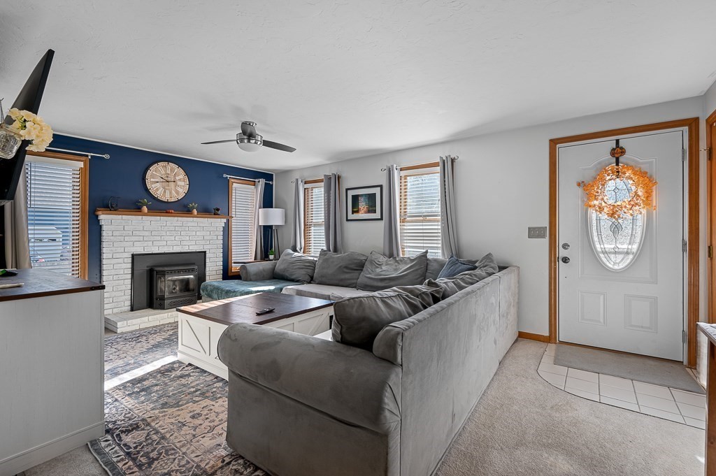 15 Rayburn Dr