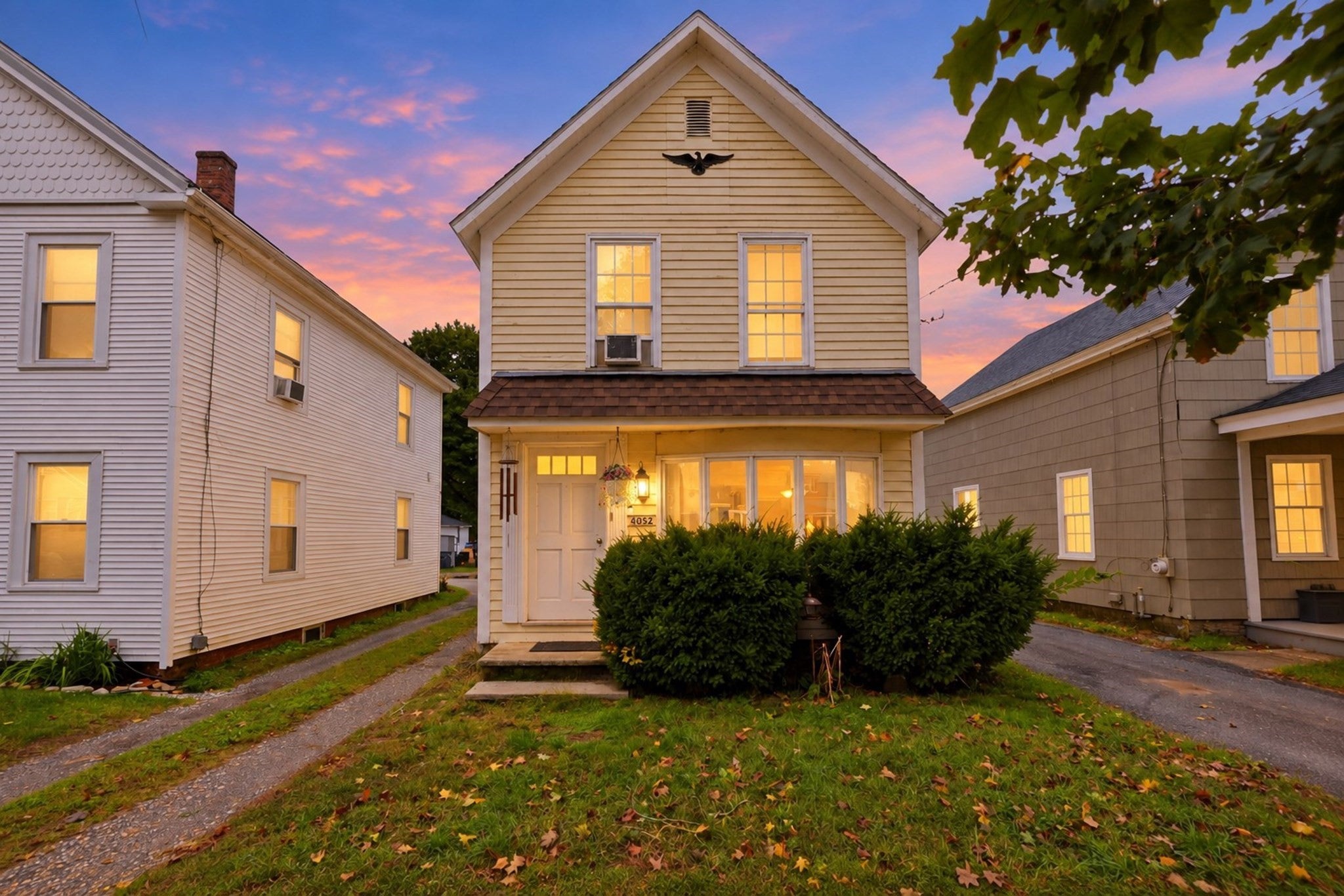 4052 Main St