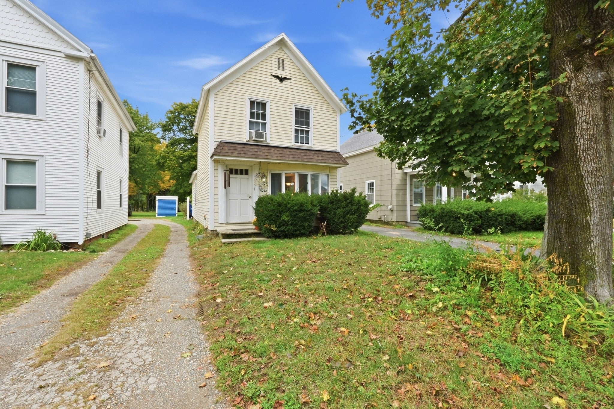 4052 Main St