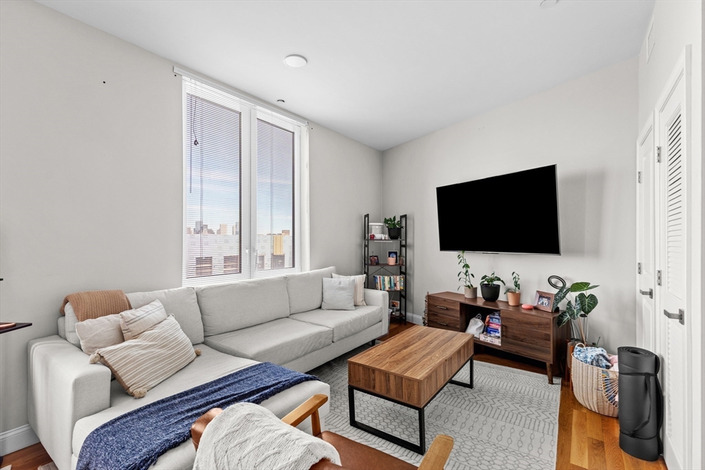 10 Taber St 508