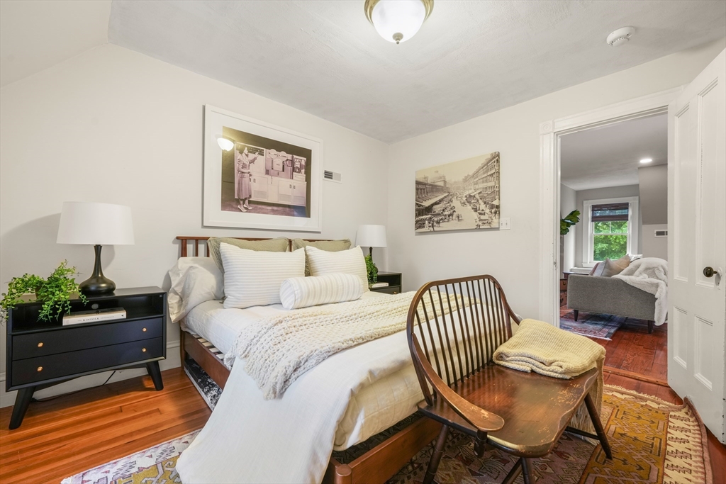 Newton, Massachusetts 02467, United States, 4 Bedrooms Bedrooms, ,3 BathroomsBathrooms,Residential,Contingent,143624