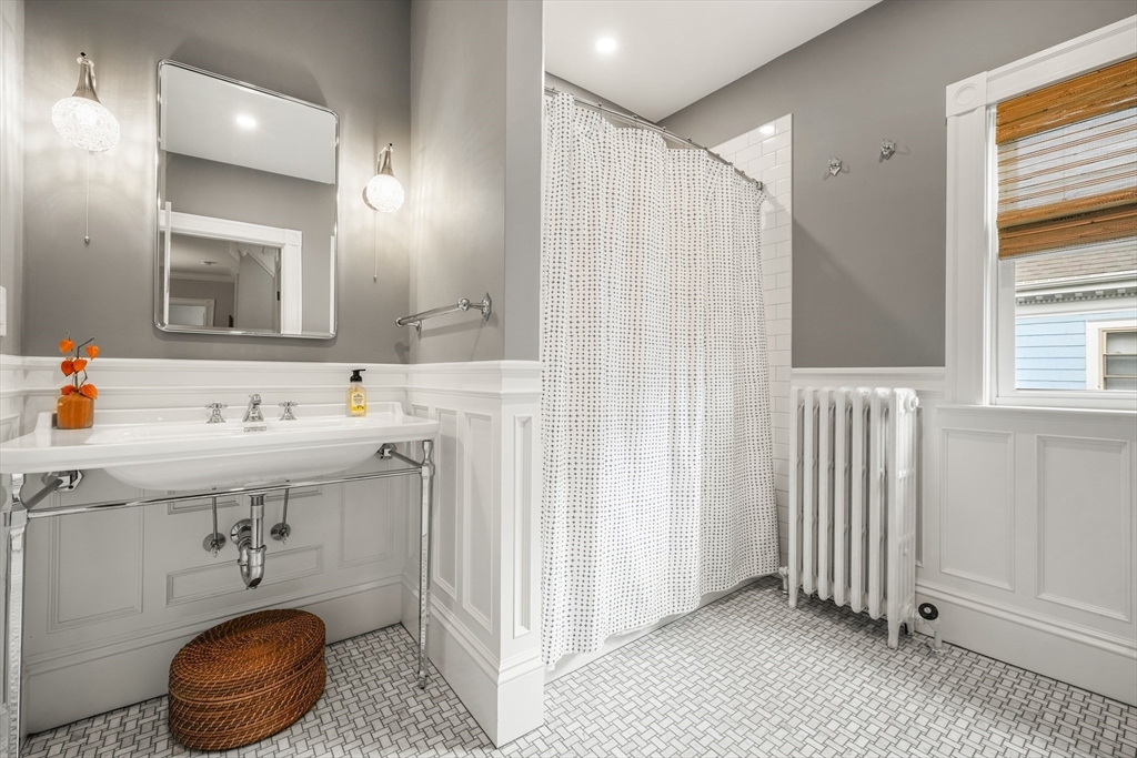 Newton, Massachusetts 02467, United States, 4 Bedrooms Bedrooms, ,3 BathroomsBathrooms,Residential,Contingent,143624