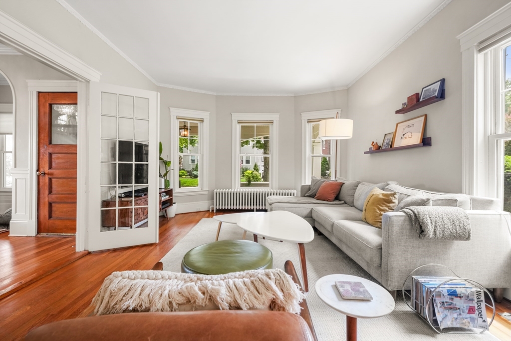 Newton, Massachusetts 02467, United States, 4 Bedrooms Bedrooms, ,3 BathroomsBathrooms,Residential,Contingent,143624