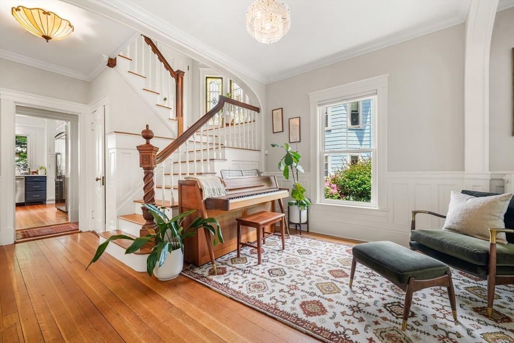 Newton, Massachusetts 02467, United States, 4 Bedrooms Bedrooms, ,3 BathroomsBathrooms,Residential,Contingent,143624