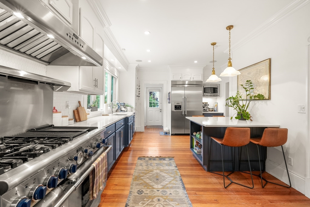 Newton, Massachusetts 02467, United States, 4 Bedrooms Bedrooms, ,3 BathroomsBathrooms,Residential,Contingent,143624