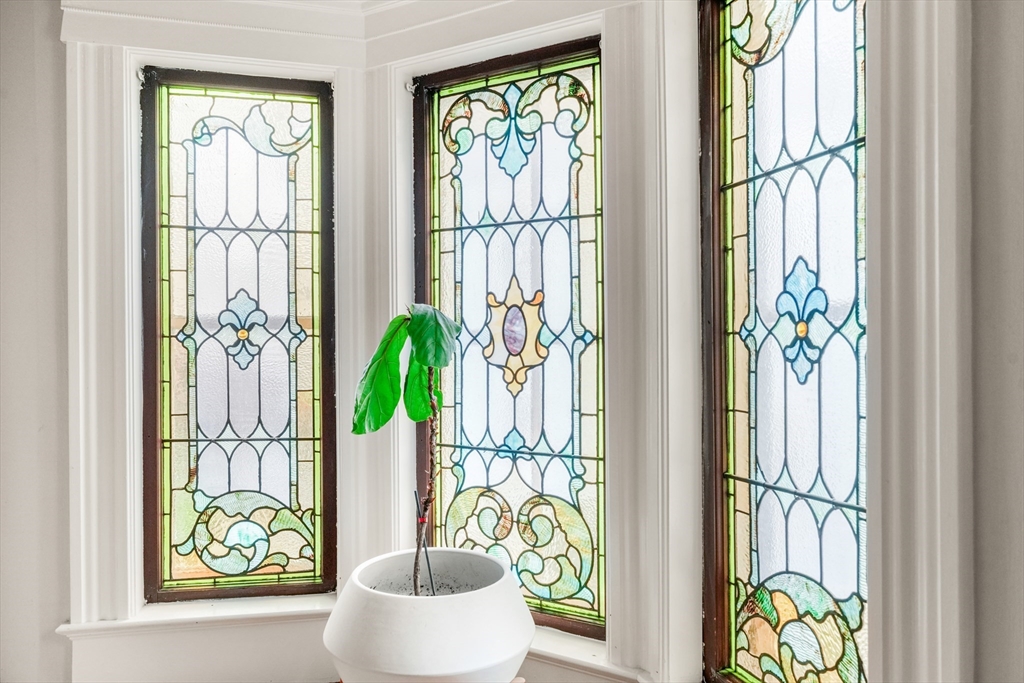 Newton, Massachusetts 02467, United States, 4 Bedrooms Bedrooms, ,3 BathroomsBathrooms,Residential,Contingent,143624