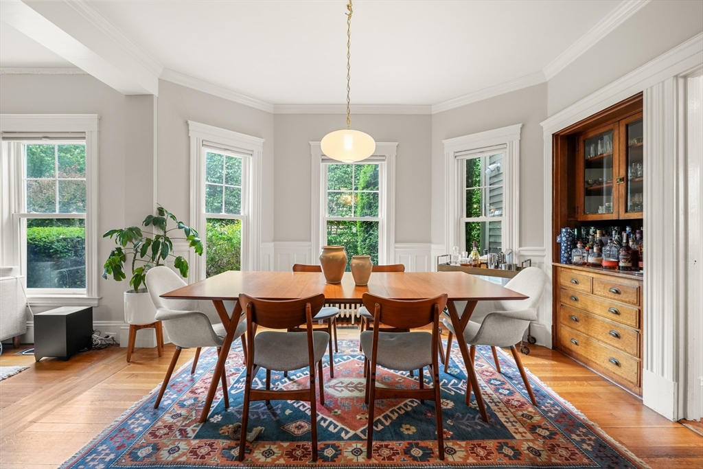 Newton, Massachusetts 02467, United States, 4 Bedrooms Bedrooms, ,3 BathroomsBathrooms,Residential,Contingent,143624