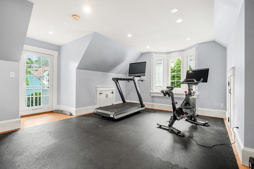 Newton, Massachusetts 02467, United States, 4 Bedrooms Bedrooms, ,3 BathroomsBathrooms,Residential,Contingent,143624