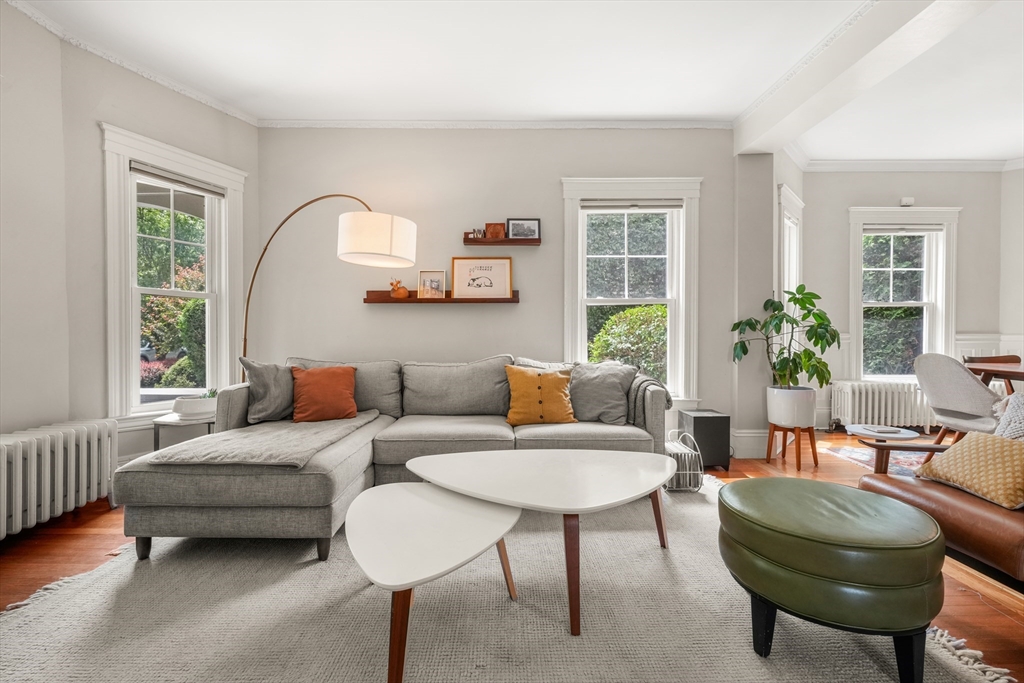 Newton, Massachusetts 02467, United States, 4 Bedrooms Bedrooms, ,3 BathroomsBathrooms,Residential,Contingent,143624