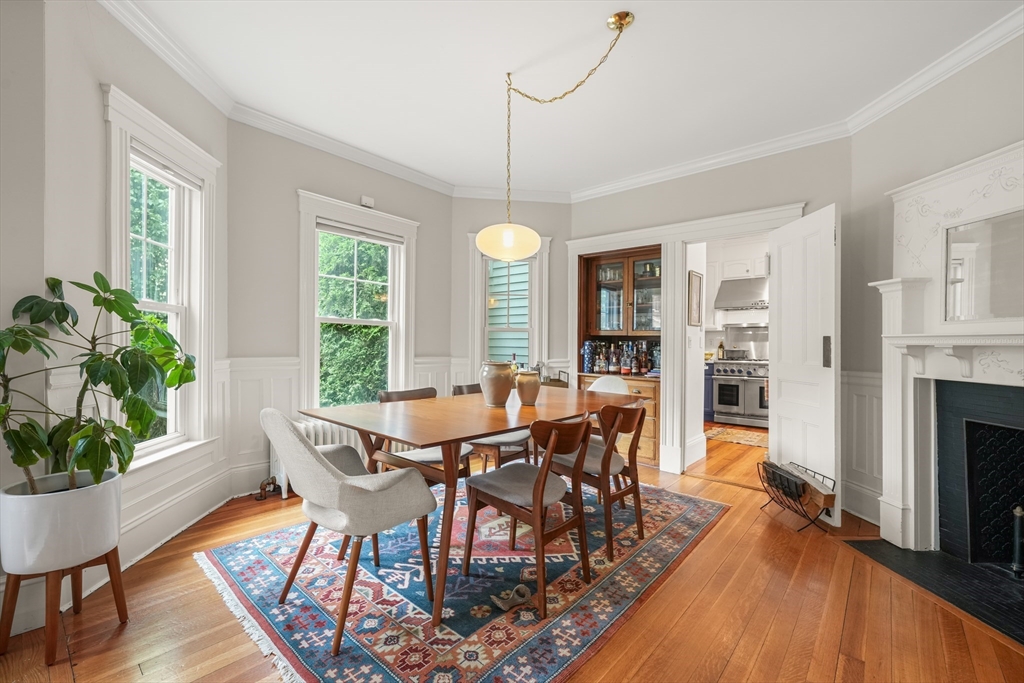 Newton, Massachusetts 02467, United States, 4 Bedrooms Bedrooms, ,3 BathroomsBathrooms,Residential,Contingent,143624