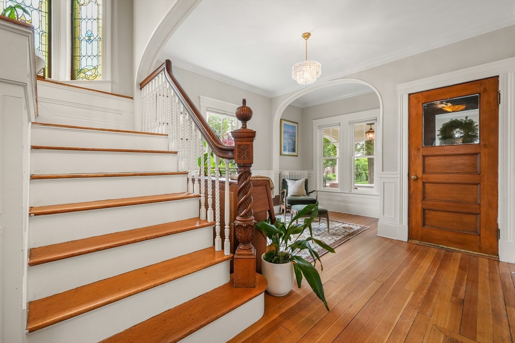 Newton, Massachusetts 02467, United States, 4 Bedrooms Bedrooms, ,3 BathroomsBathrooms,Residential,Contingent,143624