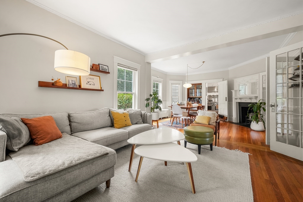 Newton, Massachusetts 02467, United States, 4 Bedrooms Bedrooms, ,3 BathroomsBathrooms,Residential,Contingent,143624