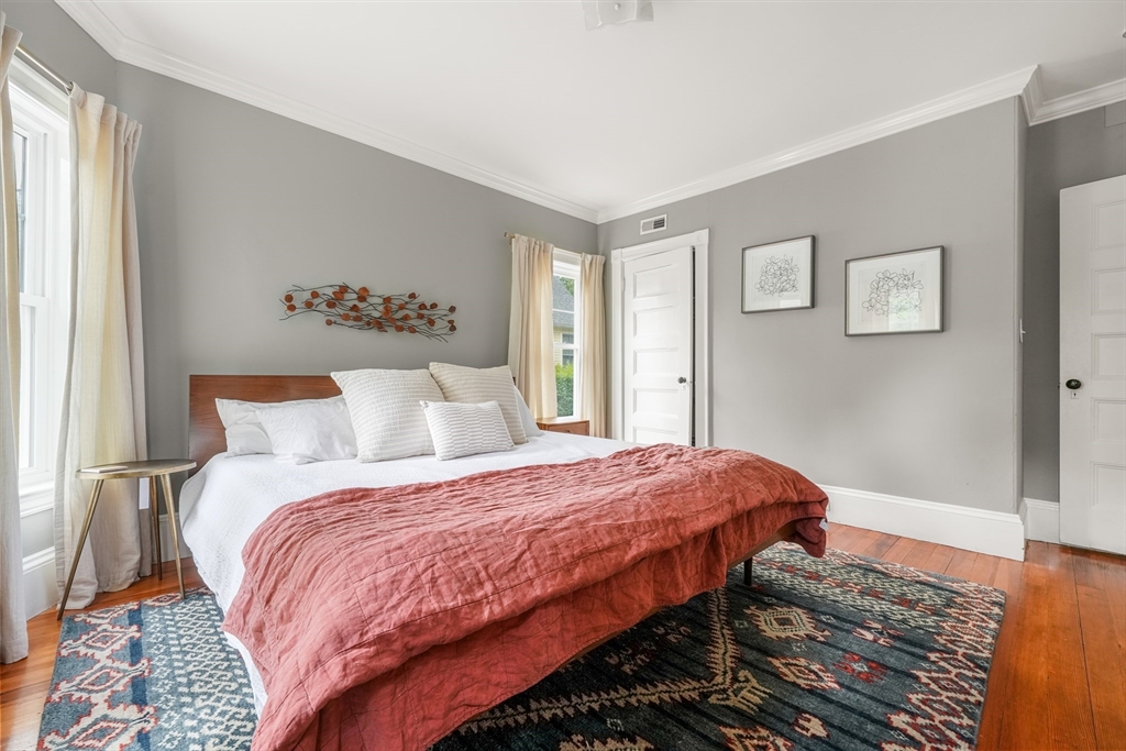 Newton, Massachusetts 02467, United States, 4 Bedrooms Bedrooms, ,3 BathroomsBathrooms,Residential,Contingent,143624