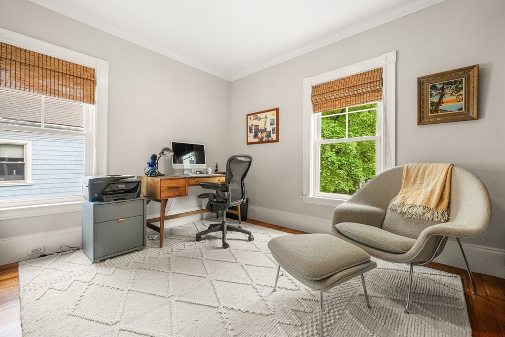 Newton, Massachusetts 02467, United States, 4 Bedrooms Bedrooms, ,3 BathroomsBathrooms,Residential,Contingent,143624