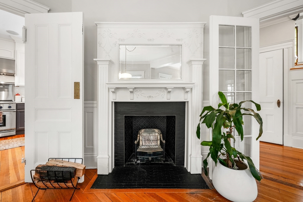 Newton, Massachusetts 02467, United States, 4 Bedrooms Bedrooms, ,3 BathroomsBathrooms,Residential,Contingent,143624