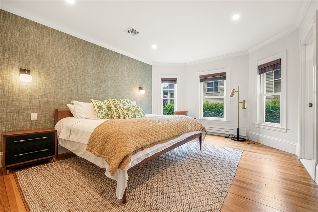 Newton, Massachusetts 02467, United States, 4 Bedrooms Bedrooms, ,3 BathroomsBathrooms,Residential,Contingent,143624