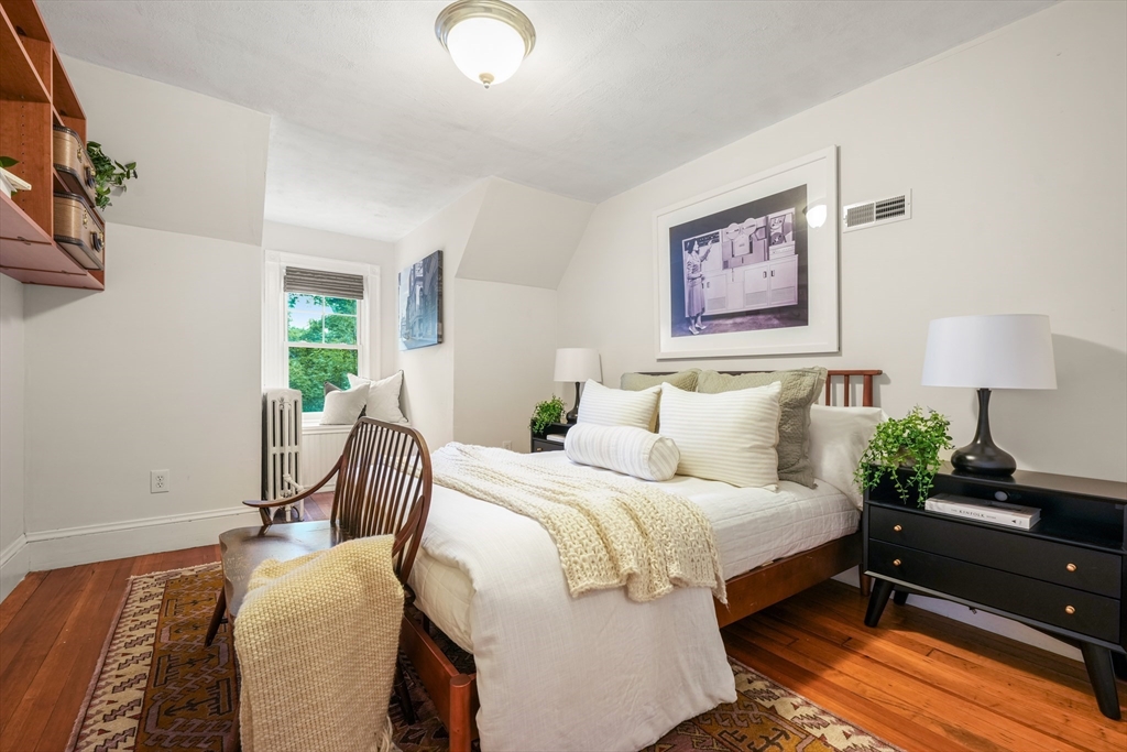 Newton, Massachusetts 02467, United States, 4 Bedrooms Bedrooms, ,3 BathroomsBathrooms,Residential,Contingent,143624