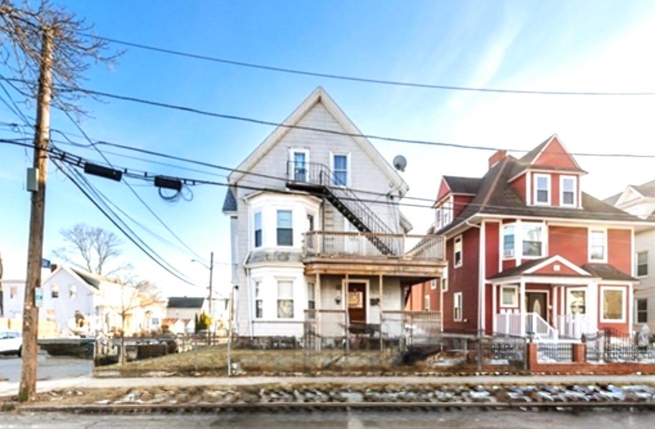 Photo of 16 Salem St, Lynn, MA