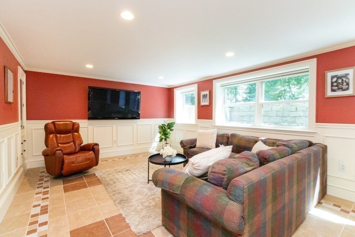 30 Sarah St, Burlington, MA Photo #32
