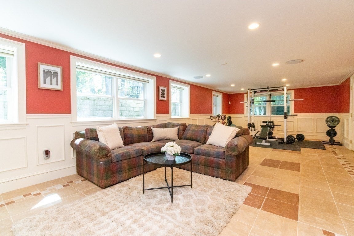 30 Sarah St, Burlington, MA Photo #31